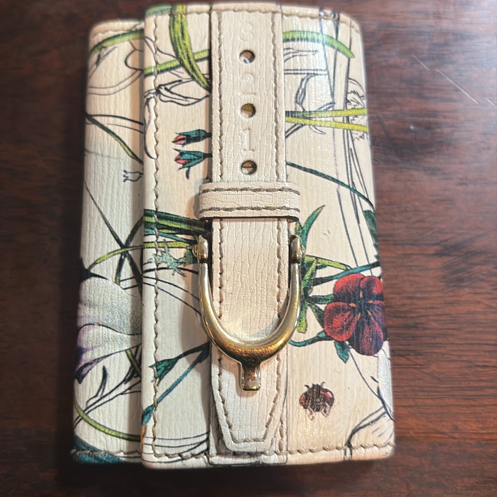 GUCCI Flora Key Case w/Buckle Detail Six-Ring - Picture 8 of 12